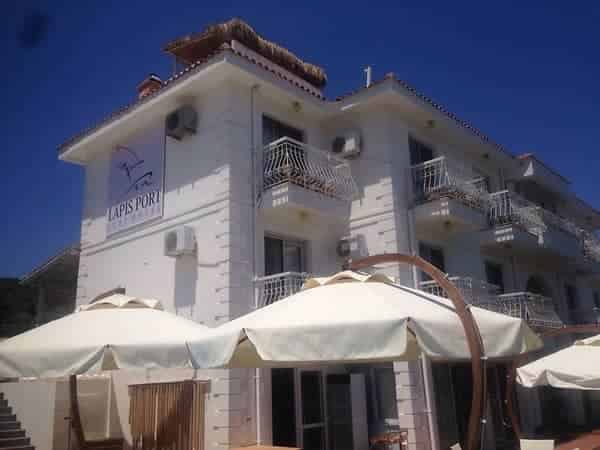 Lapis Port Surf Hotel